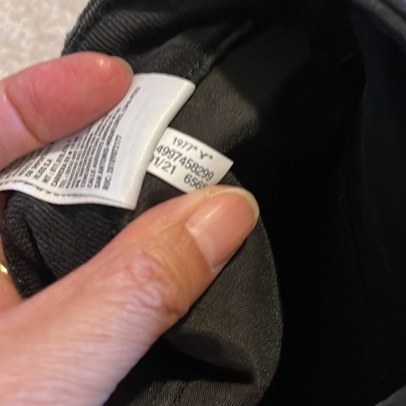 American Eagle Outfitters Cross Front Mom Short Black Denim Distress NWT 2021-8 - Picture 10 of 11